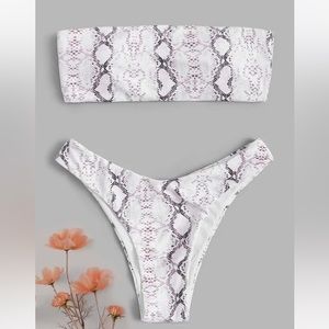 NWOT Strapless Bikini Size Large (runs small)